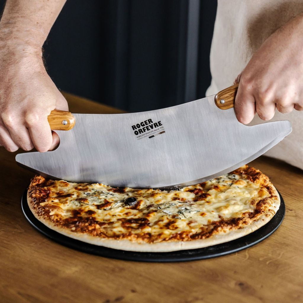 Tranche pizza rocket poignées en olivier 35cm de découpe - Visuel 2